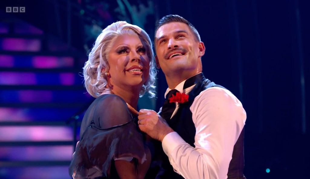 La Voix and Aljaz performed a waltz to Feed the Birds from Mary Poppins