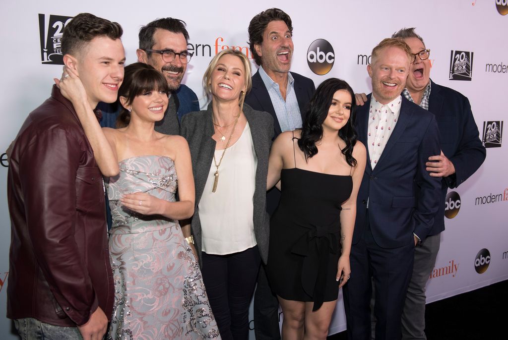 Jesse with his 'Modern Family' castmates Nolan Gould, Sarah Hyland, Ty Burrell, Julie Bowen, Executive Producer Steven Levitan, Ariel Winter and Eric Stonestreet.  