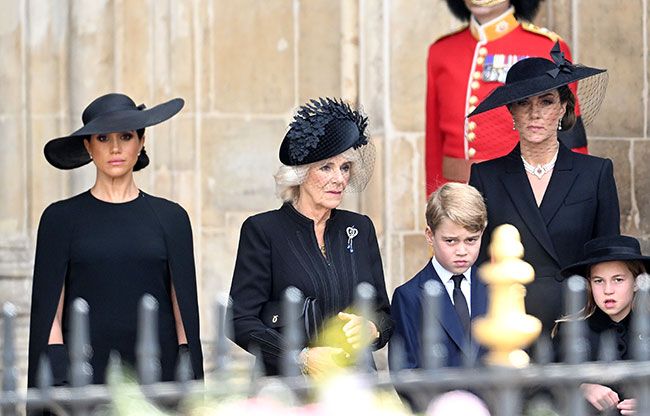 royal family curtsy