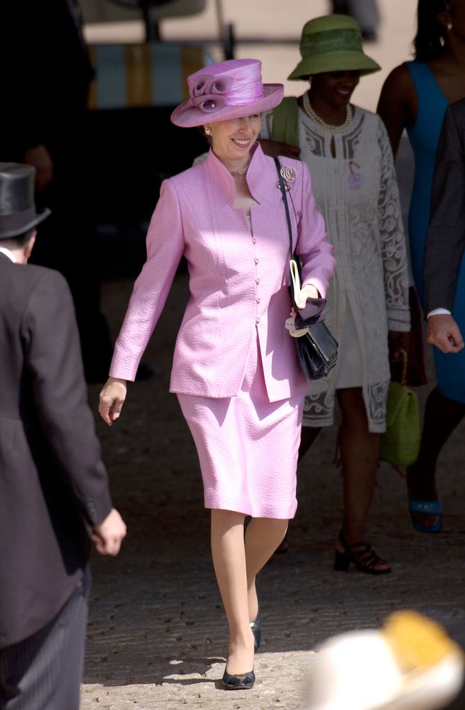     Princess Anne At Ascot Races w kolorze liliowym