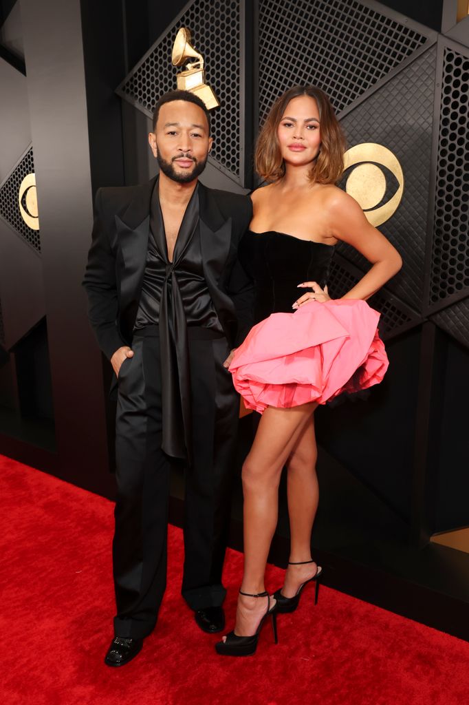 John Legend et Chrissy Teigen arrivent aux 66e GRAMMY Awards annuels, diffusés en direct de Crypto.com Arena à Los Angeles, Californie, dimanche 4 février sur le réseau de télévision CBS.