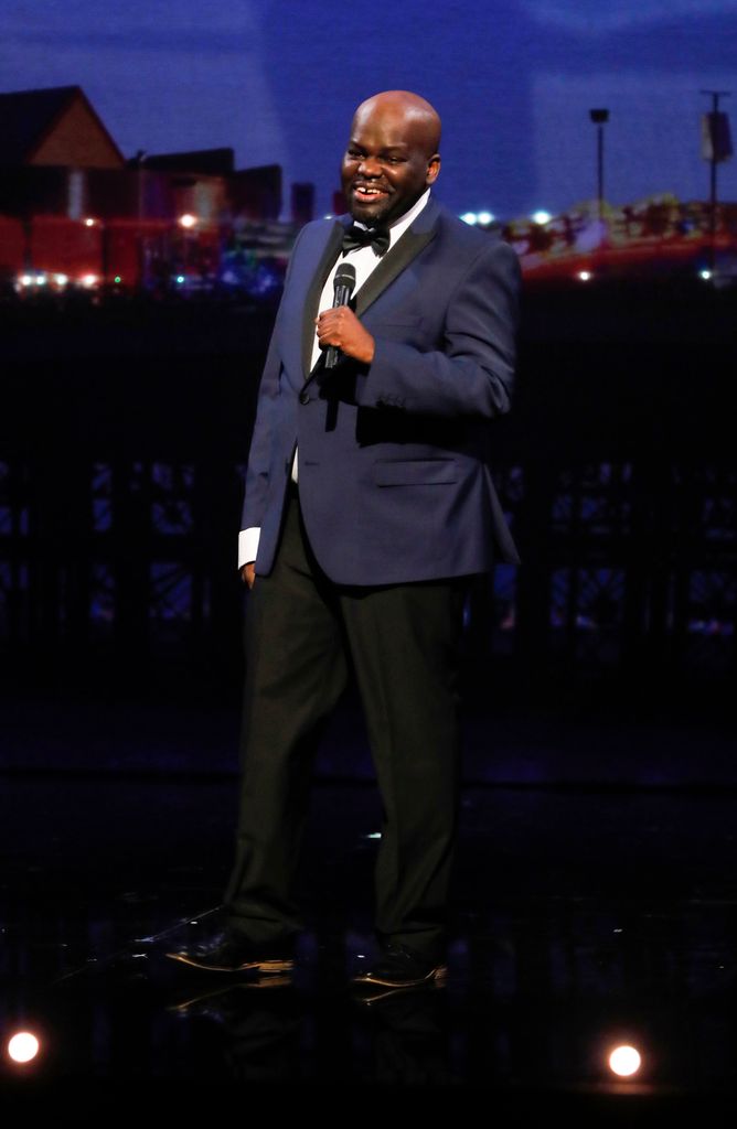 Le comédien debout Daliso Chaponda au Royal Variety Performance