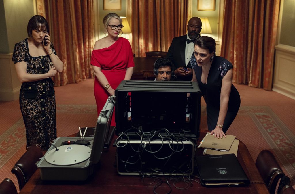 Julie Delpy plays French President Vivienne Toussaint