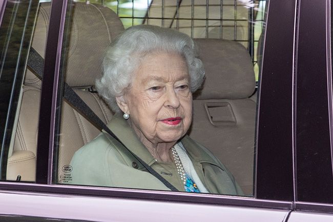 queen returns to windsor