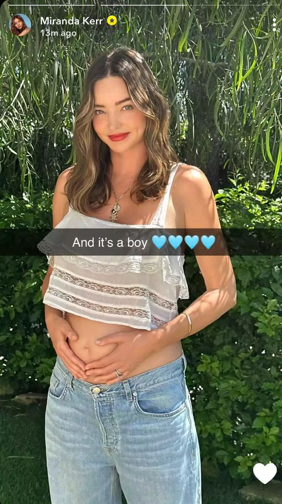 Miranda Kerr shows off her baby bump
