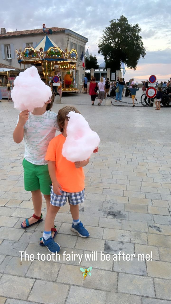 teddy and kit eating candy floss 