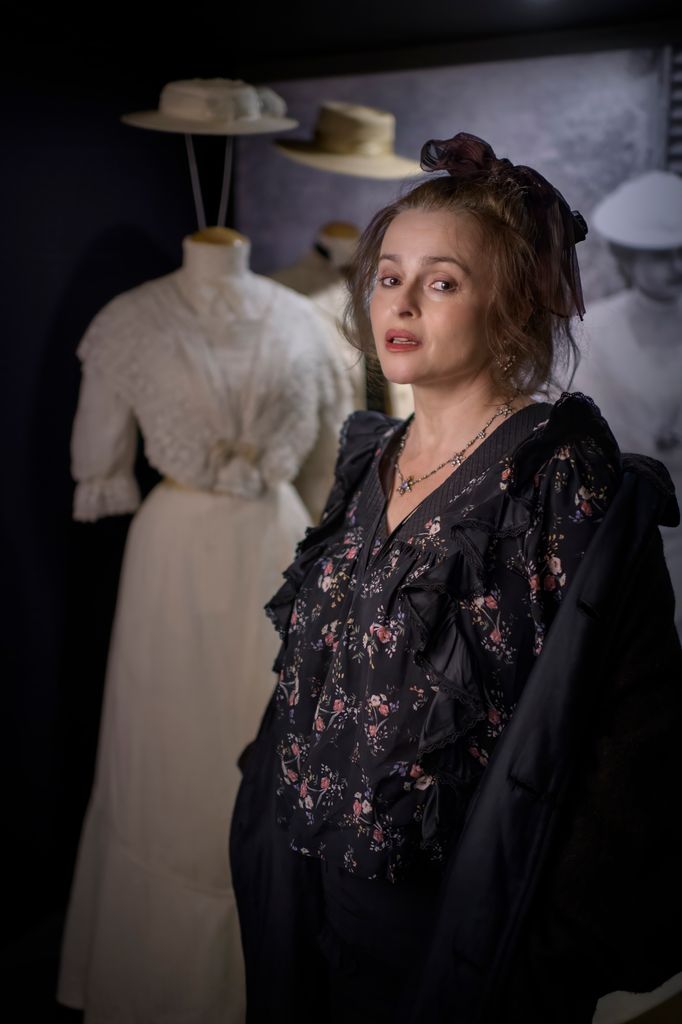 Les secrets vestimentaires de Downton Abbey, Peaky Plinders et des plus grandes stars d'Hollywood révélés 7 Helena Bonham Carter avec sa robe de Room with a View
