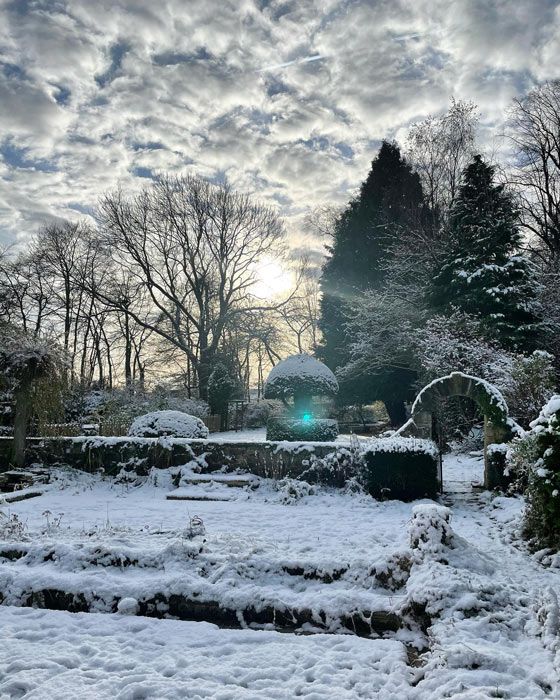 helen skelton garden snow