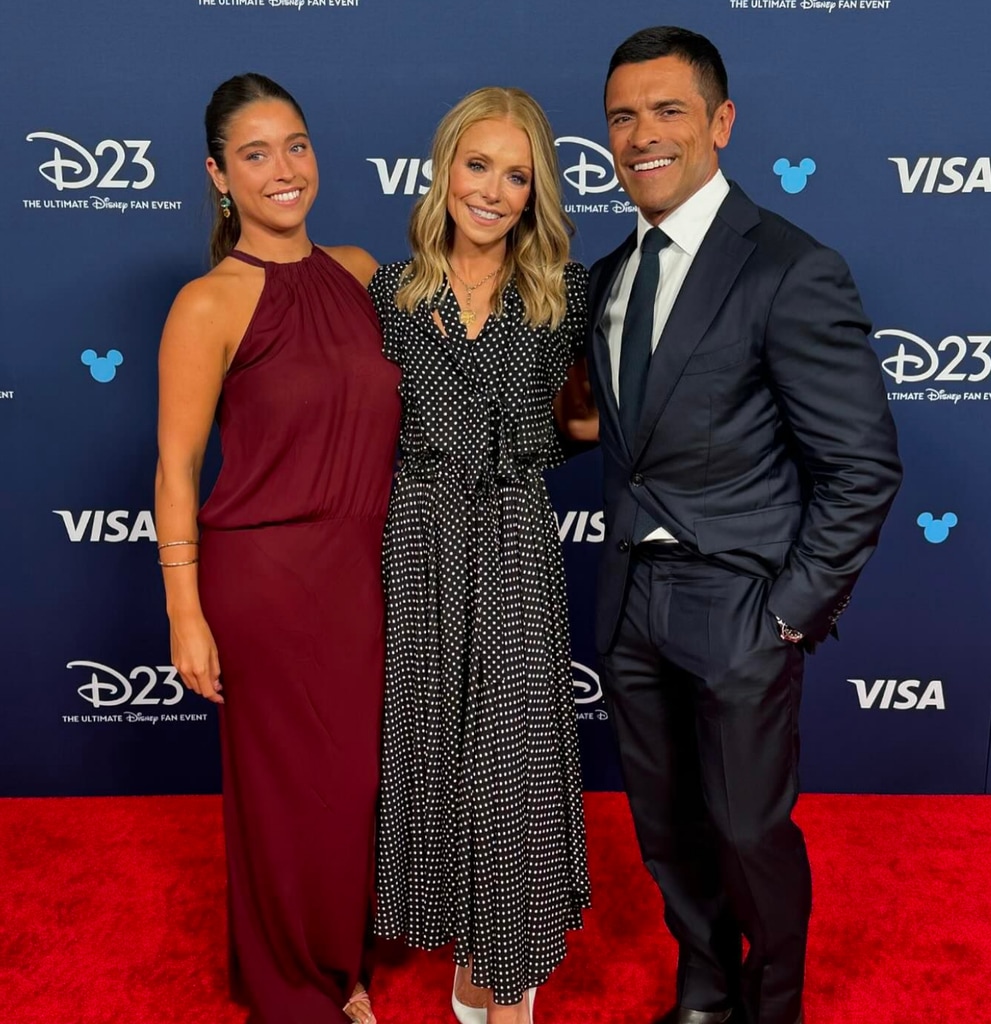 Photo shared by LIVE with Kelly & Mark on Instagram of Kelly Ripa posing with her husband Mark Consuelos and daughter Lola Consuelos at the D23 Disney Legends Event