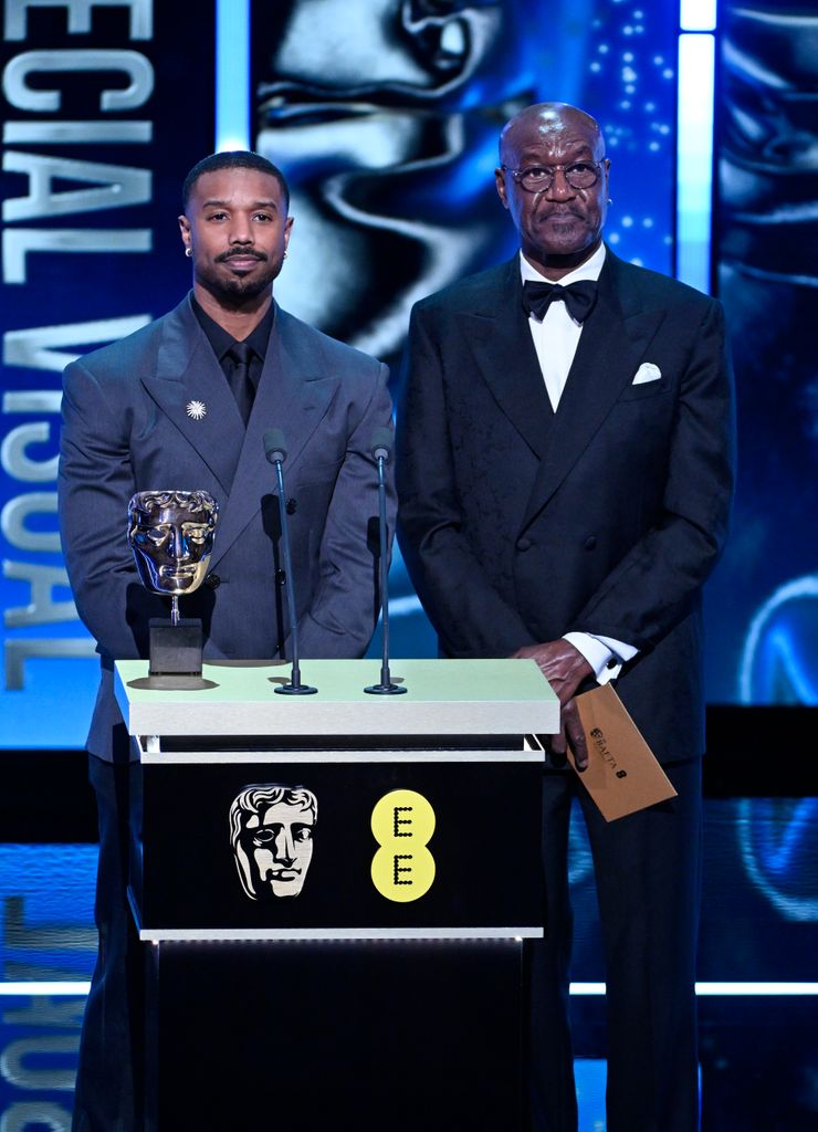 Michael B. Jordan et Delroy Lindo remettent le Special Visual Effects Award sur scène lors des EE BAFTA Film Awards 2026 au Royal Festival Hall le 22 février 2026 à Londres, en Angleterre. (Photo de Stuart Wilson/BAFTA/Getty Images pour BAFTA)