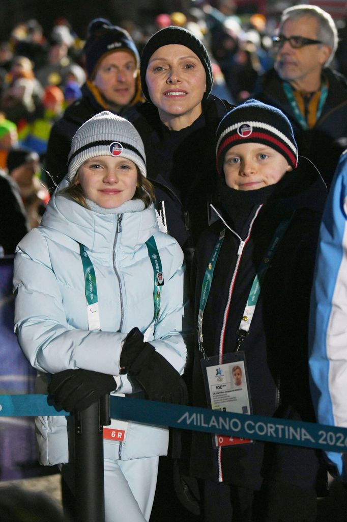 Le Prince Albert à la cérémonie de remise des prix de l'équipe mixte Skelton avec la Princesse Charlène de Monaco et ses enfants Jacques et Gabriella