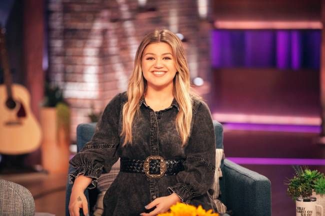 kelly clarkson engagement post