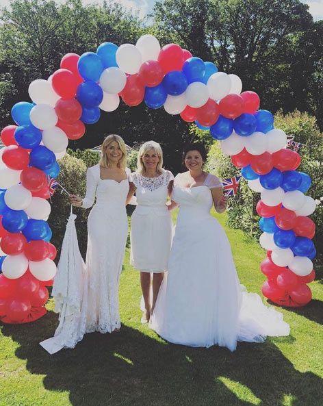 holly willoughby wedding dress