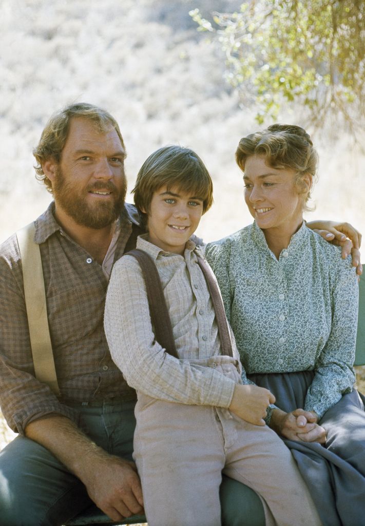 (l-r) Merlin Olsen as Jonathan Garvey, Patrick Labyorteaux as Andrew 'Andy' Garvey, Hersha Parady as Alice Garvey