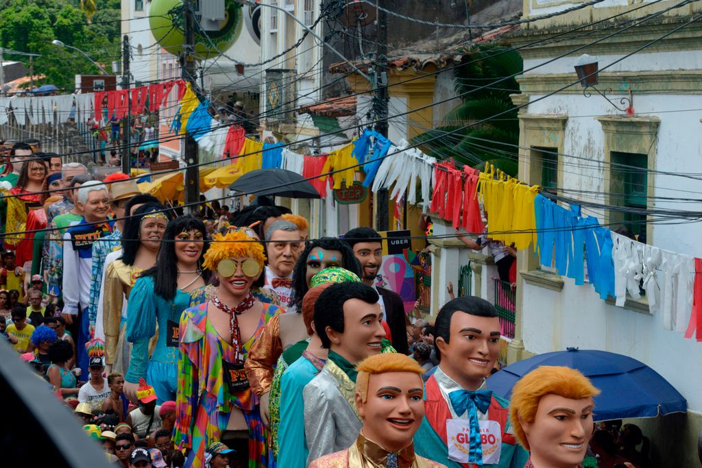 Les fêtards se produisent lors de la réunion des jouets Gian au carnaval d'Olinda, État de Pernambuco, au Brésil le 13 février 2018.