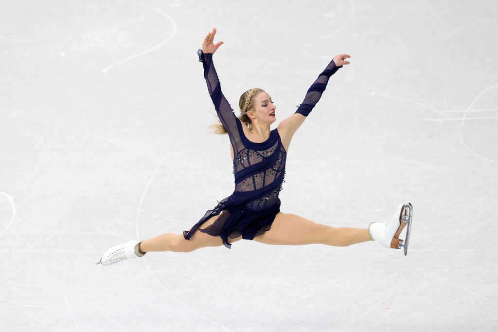 Amber Glenn, de l'équipe des États-Unis, participe au patinage individuel féminin