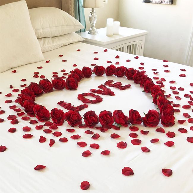 valentines day bed roses