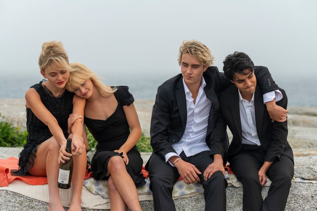 The show follows Cadence and her inner circle of 'Liars'