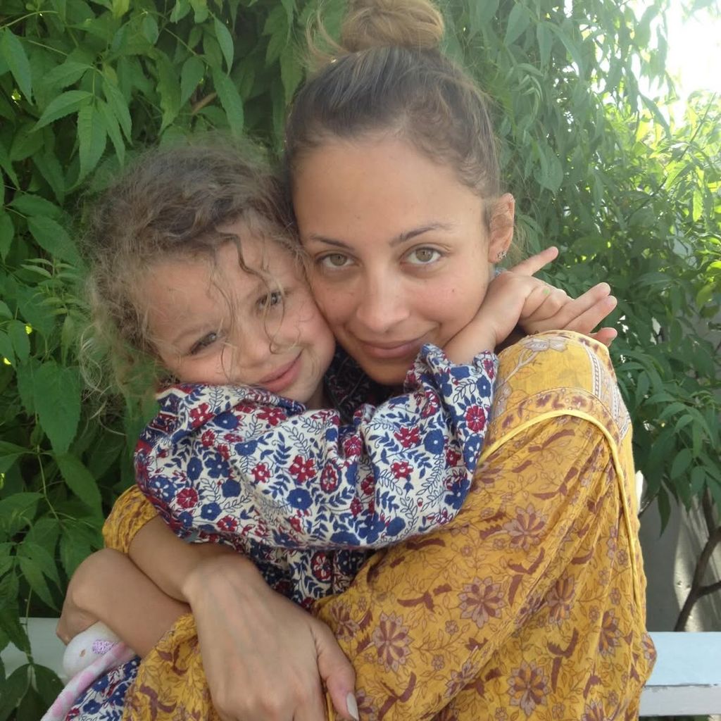 Nicole Richie and her daughter share a cuddle in throwback photo 