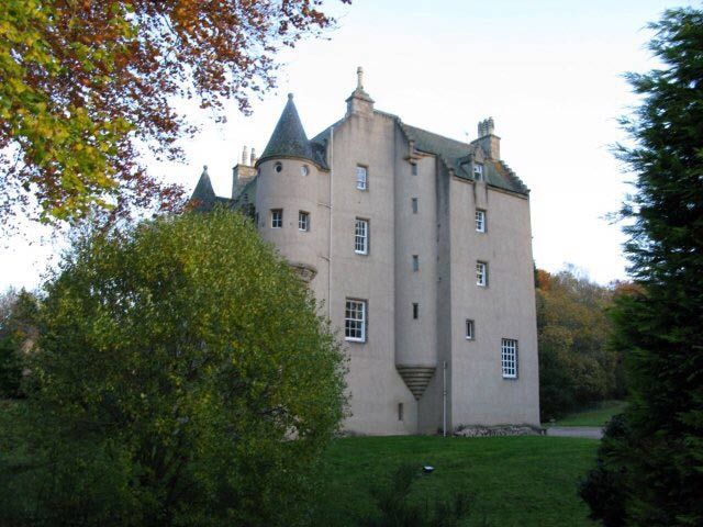 Rose Leslie home castle