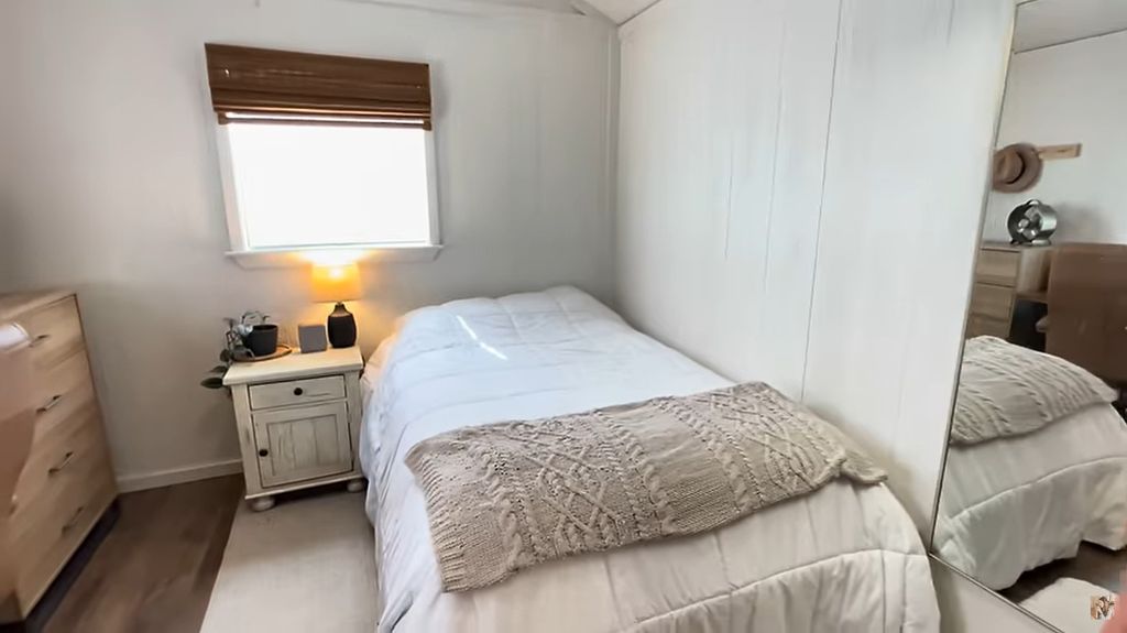 Jana Duggar's bedroom