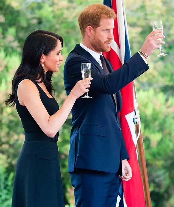 Prince Harry and Meghan Markle drink fizz in Dublin in 2018