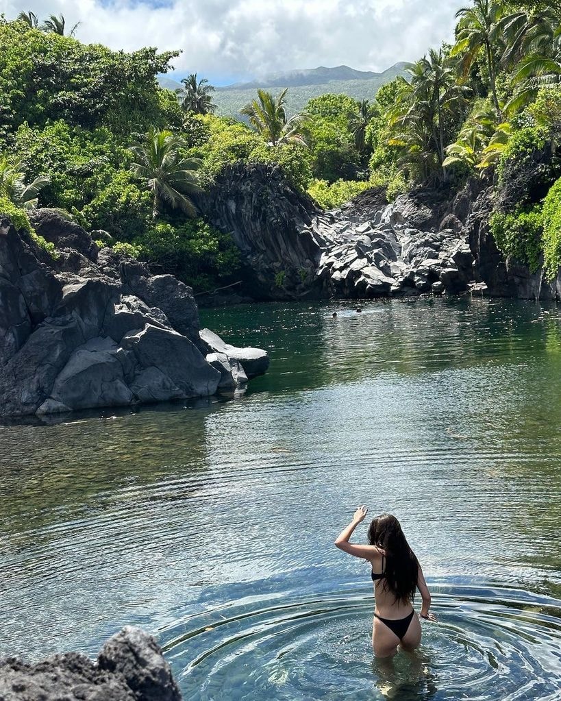 Olivia Rodrigo shares beach photos from Maui 
