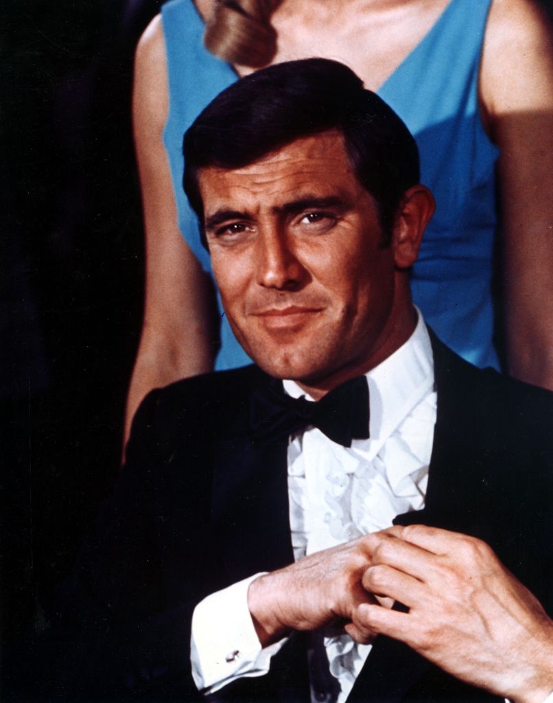 George Lazenby comme James Bond