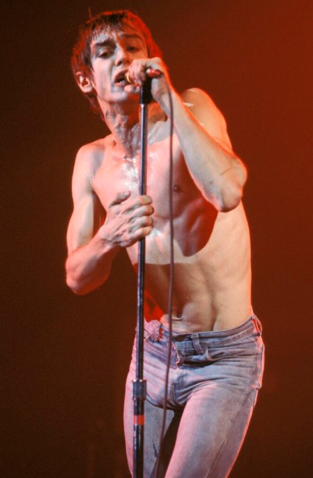 Iggy Pop singing shirtless