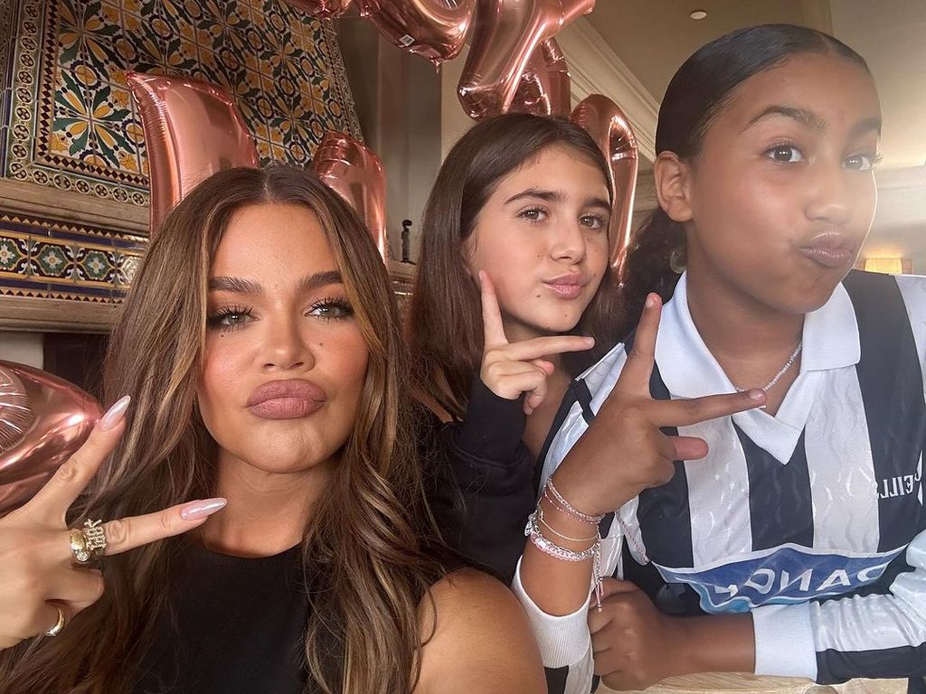 Khloe poses with Penelope and North