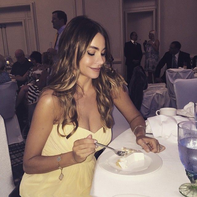 Sofia yellow dress eating cake