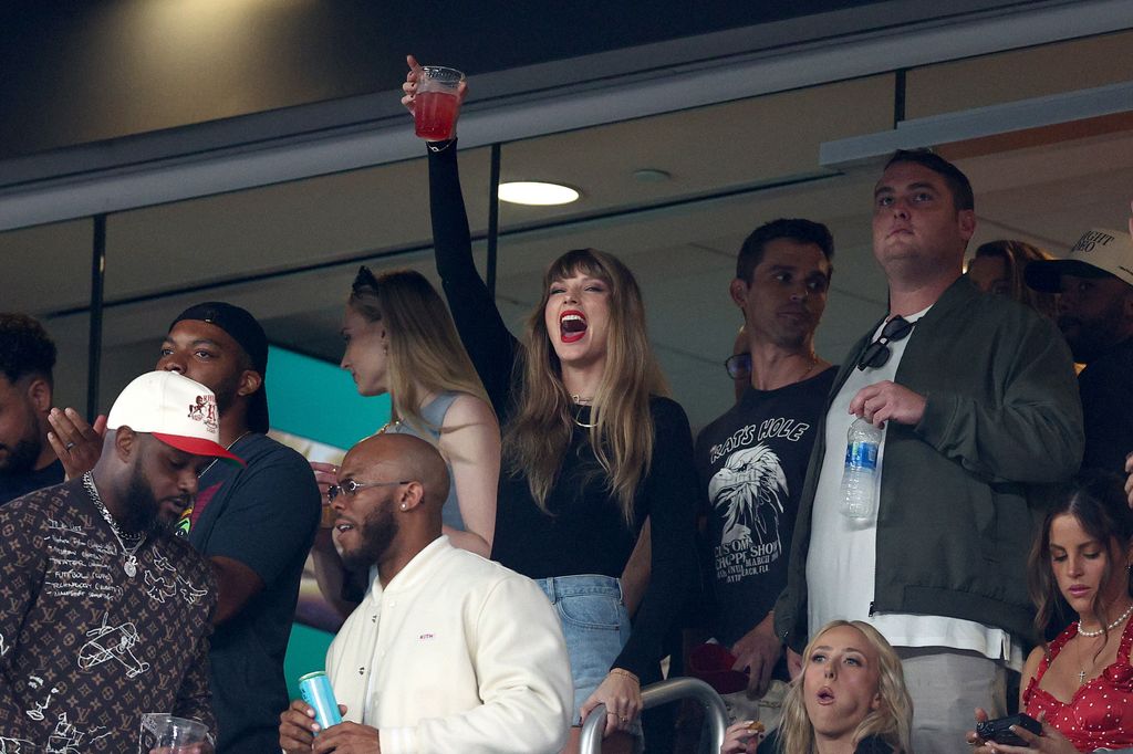Taylor had a star-studded crew by her side at the latest Chiefs game