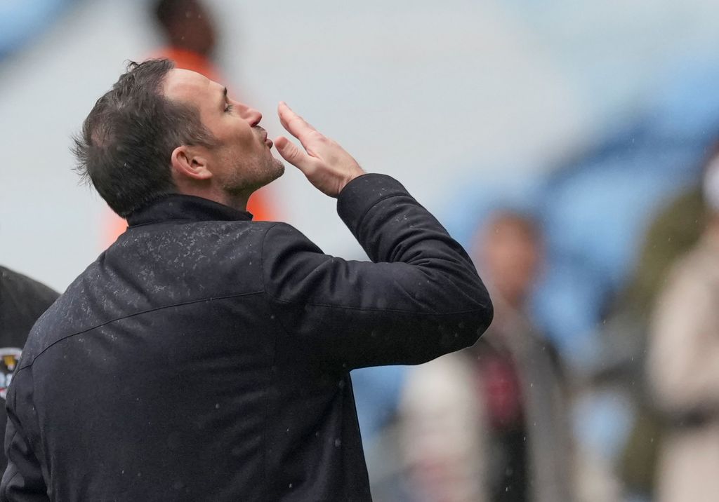 Frank blew kisses to his family who were watching him from the stands