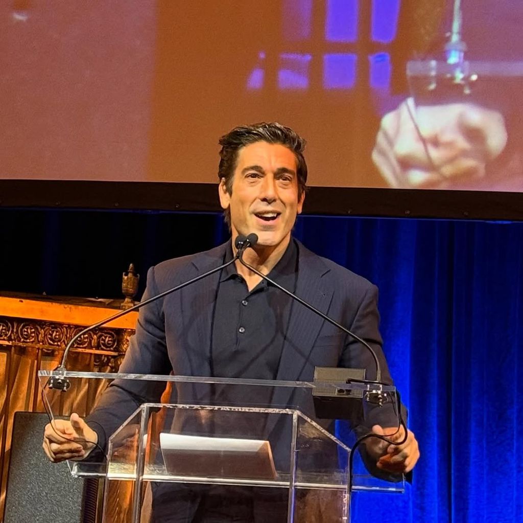 David Muir accepts the award from Library of American Broadcasting Foundation.