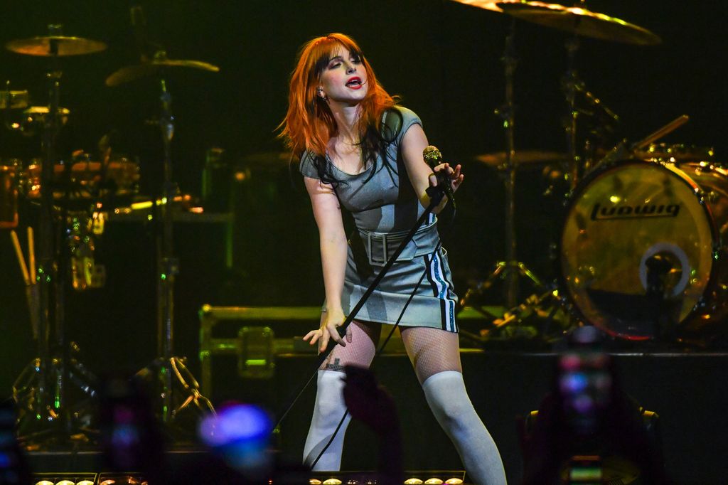 paramore lead singer hayley williams on stage