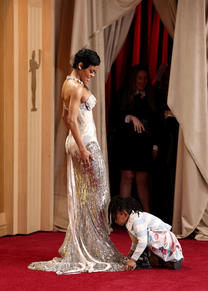 Rue, l'adorable fille de 5 ans de Teyana Taylor, vole la vedette aux SAG Awards 1 (De gauche à droite) Teyana Taylor et Rue Rose Shumpert ont stupéfié les foules aux SAG Awards