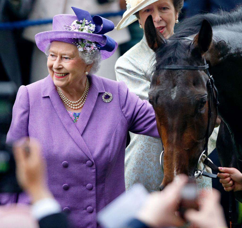 queen patting horse at Ascot 