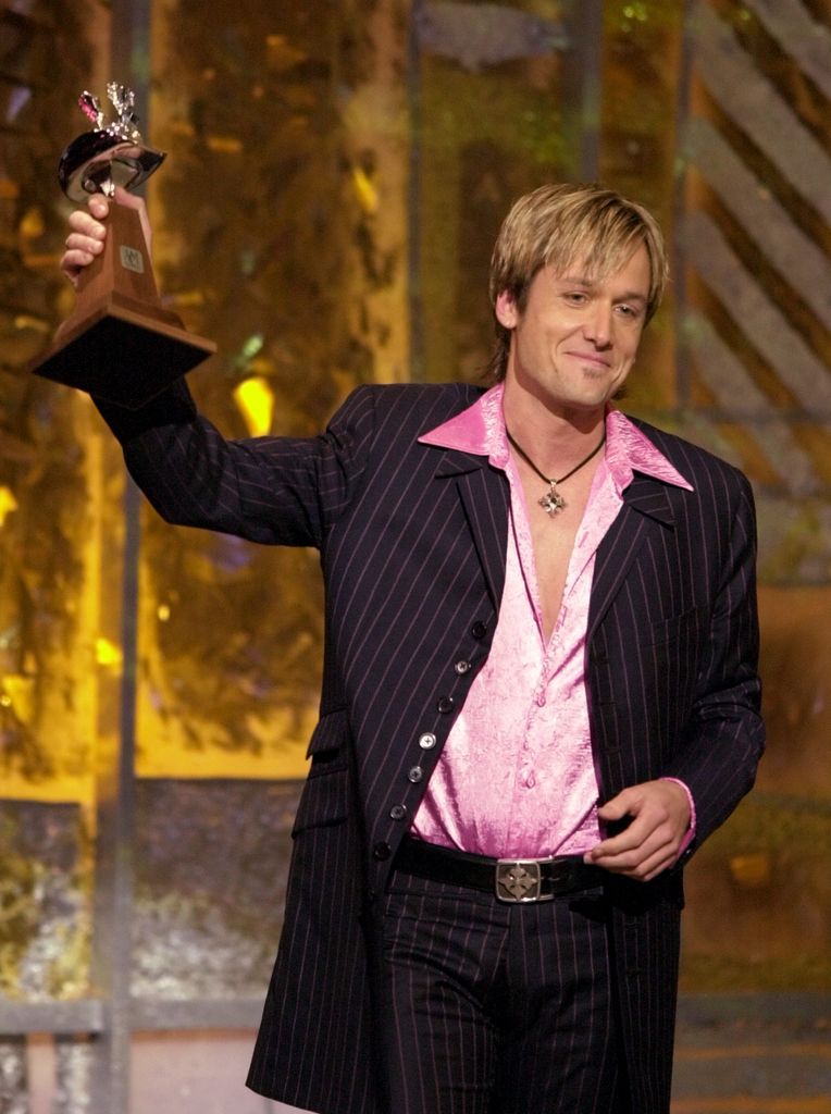 keith urban winning cma award 2001