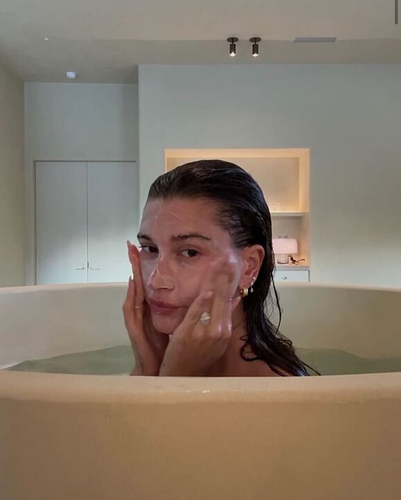 Photo of Hailey in her bathtub