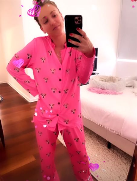 kaley cuoco pink pajama