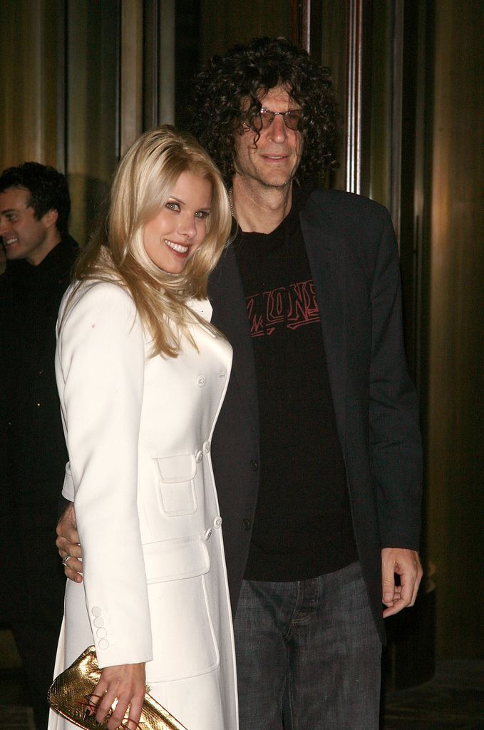Howard et Beth devant un restaurant à New York