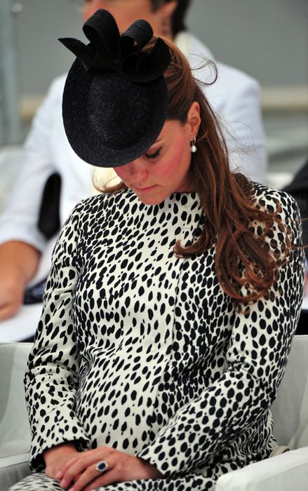 kate middleton looking down at baby bump
