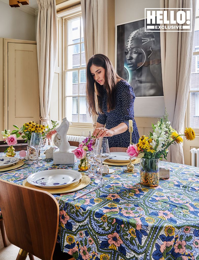 Frisiertisch von Marine Tanguy mit Blumen in einem georgianischen Stadthaus in Marylebone