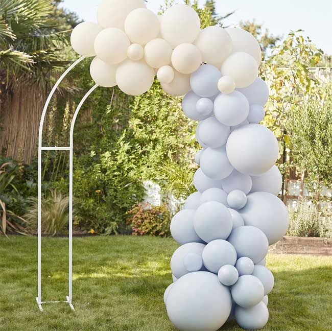 Ginger ray blue balloon arch