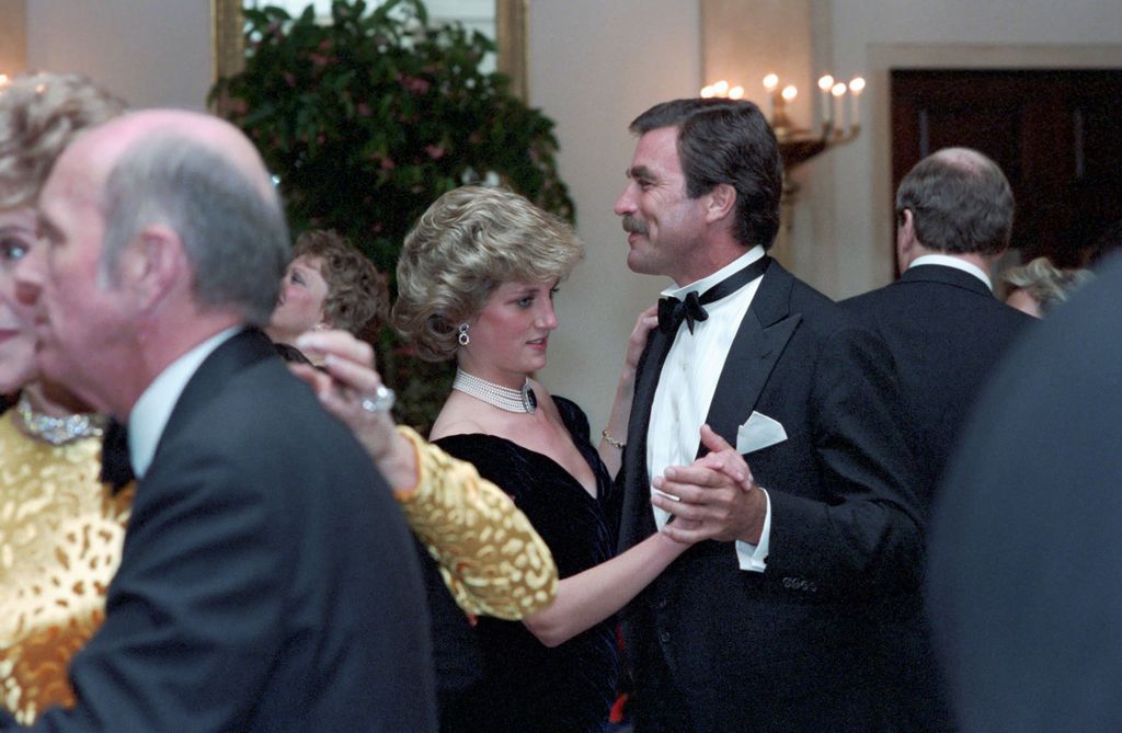 DAKH89 Diana, Princess of Wales dances with actor Tom Selleck during a White House Gala Dinner November 9, 1985 in Washington, DC.