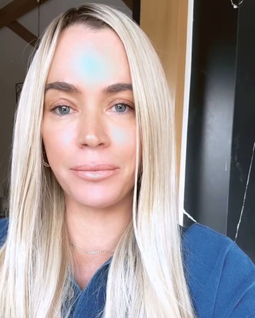 Teddi Mellencamp poses for a selfie in her blonde wig