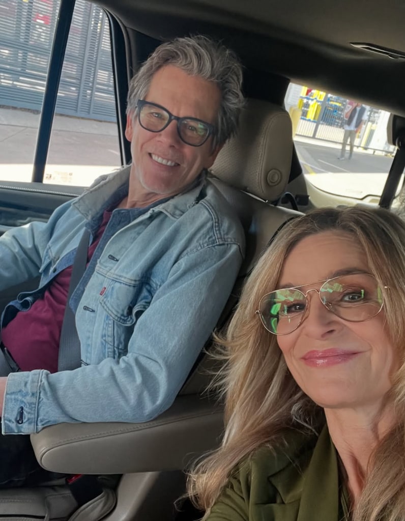 Selfie de automóvil compartida por Kyra Sedgwick en Instagram Marzo de 2025 con Kevin Bacon mientras se dirigían a Kevin Bacon: una retrospectiva de carrera de Footloose to the Bondsman en SXSW en Austin, Texas, Texas