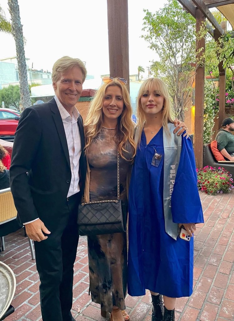 Photo partagée par Michelle Wolf, l'épouse de Jack Wagner, en 2023, célébrant l'obtention du diplôme d'études secondaires de sa fille Ornella.