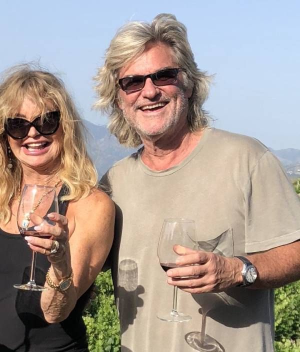 Goldie Hawn Celebrates 75th Birthday With Daughter Kate Hudson And She Looks Incredible Hello