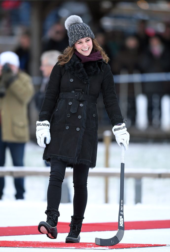 Kate Middleton menghadiri pertandingan hoki bandy di mana mereka akan belajar lebih banyak tentang popularitas olahraga pada hari pertama kunjungan kerajaan mereka ke Swedia dan Norwegia pada 30 Januari 2018 di Stockholm, Swedia. 